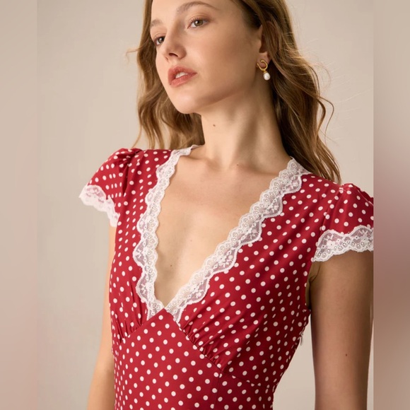 NWT RIHOAS The Red V Neck Polka Dot Lace Ruched Maxi Dress Sz XS - Picture 2 of 5